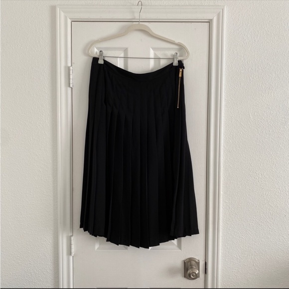 C H A U S, black pleated midi skirt. - Picture 2 of 11